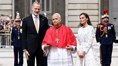 Pope praises Spain's commitment to peace and solidarity