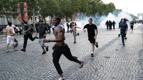PSG victory celebrations turn violent, hundreds arrested in Paris clashes