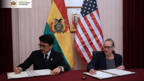 Bolivia signs $20 million US anti-drug cooperation deal