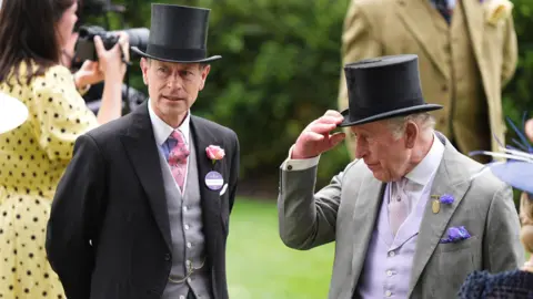 Royal Ascot draws 290,000 for Ladies’ Day and royal pageantry
