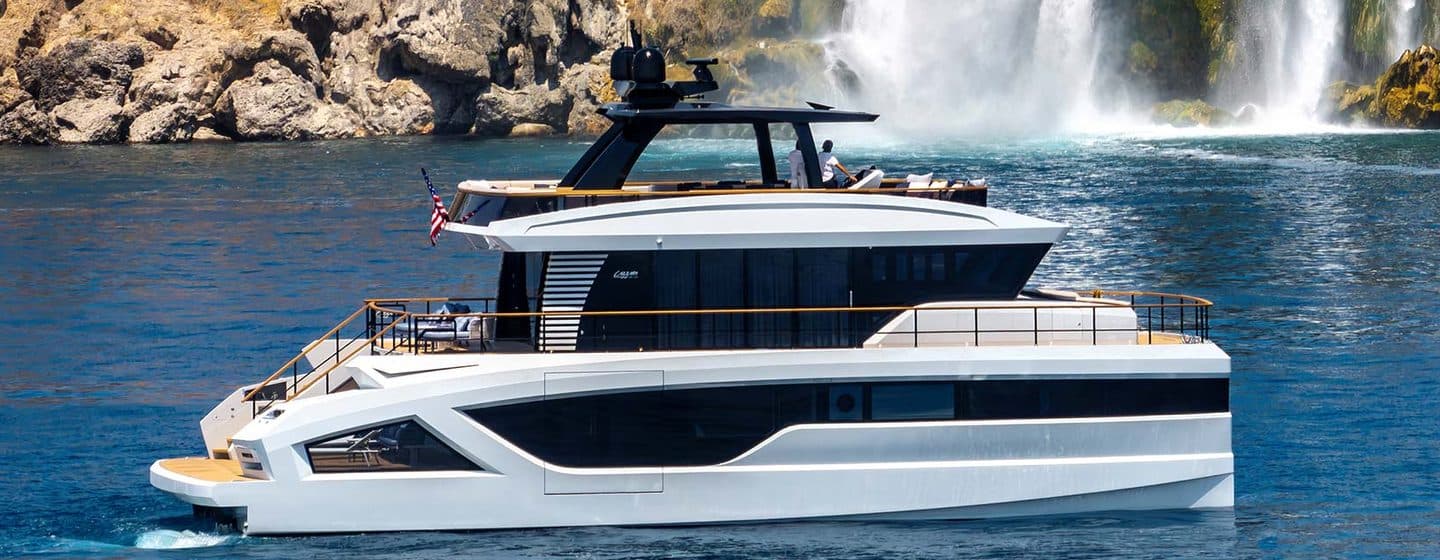 Lazzara LPC 300 wins major award for full-beam catamaran design