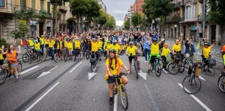 Barcelona turns Festa de la Bici into family fitness celebration