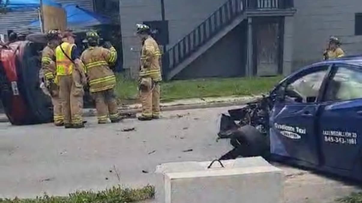 Middletown taxi driver charged after head-on crash injures two