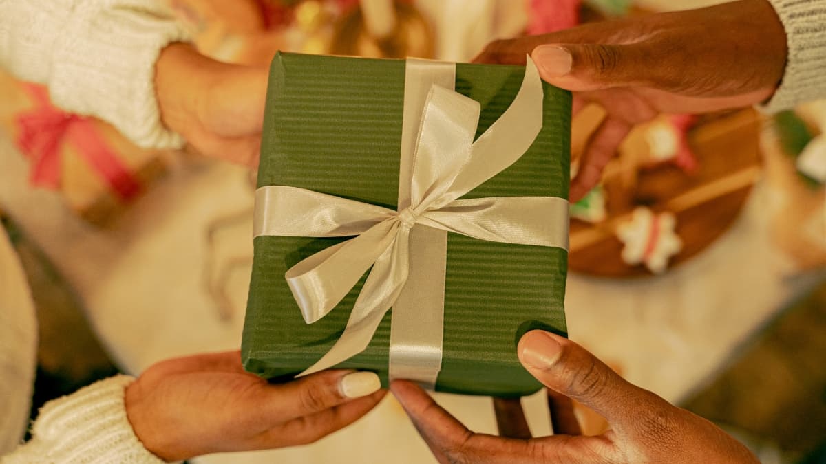 India's Anniversary Gifting Shifts From Luxury Products to Curated Experiences