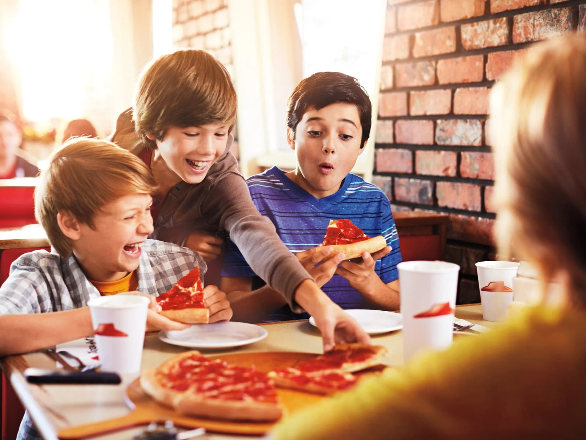 Pizza Hut dine-to-donate fundraisers: what organizers and store teams need to know