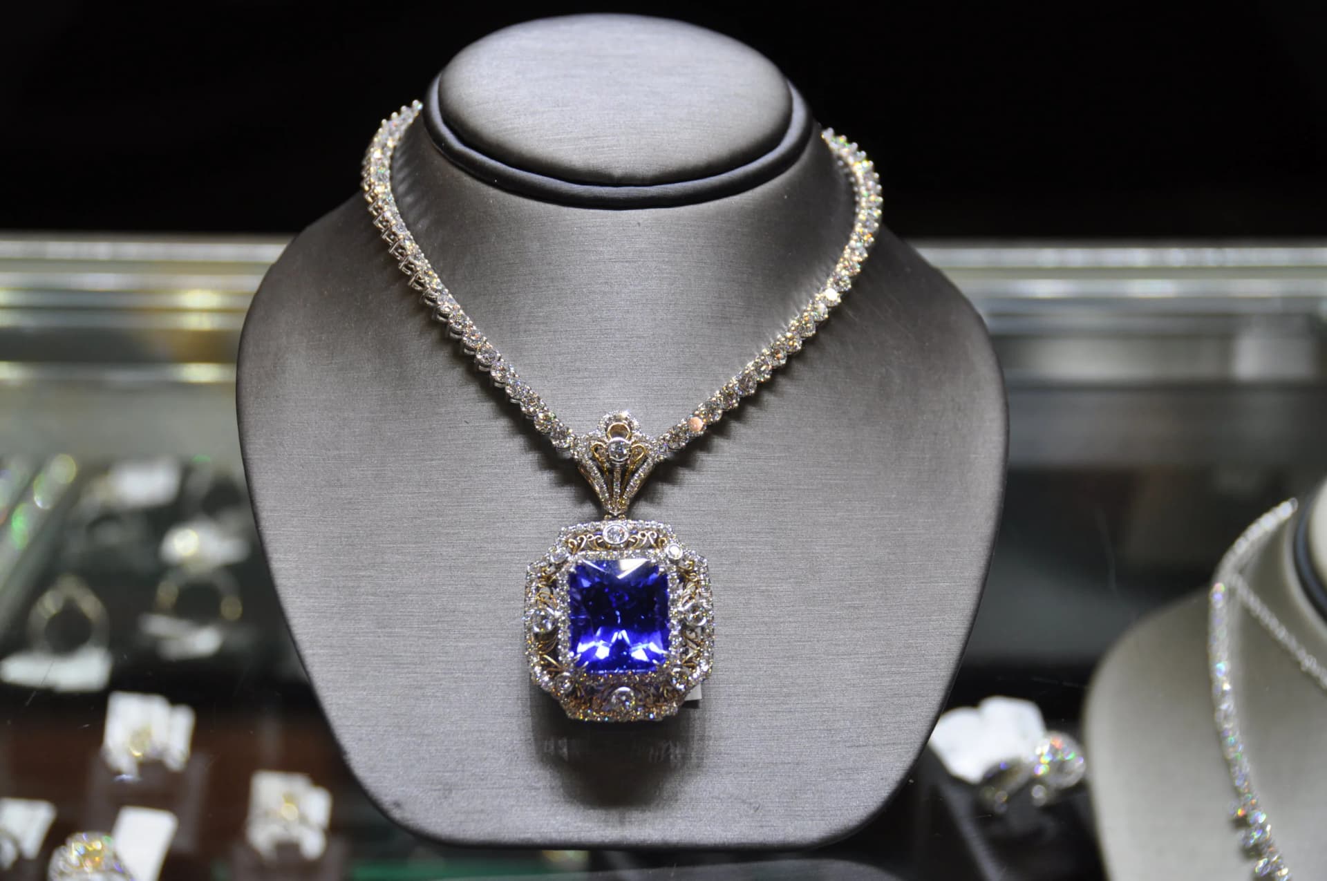 Southfield Hosts International Gem & Jewelry Show Feb. 27 through March 1