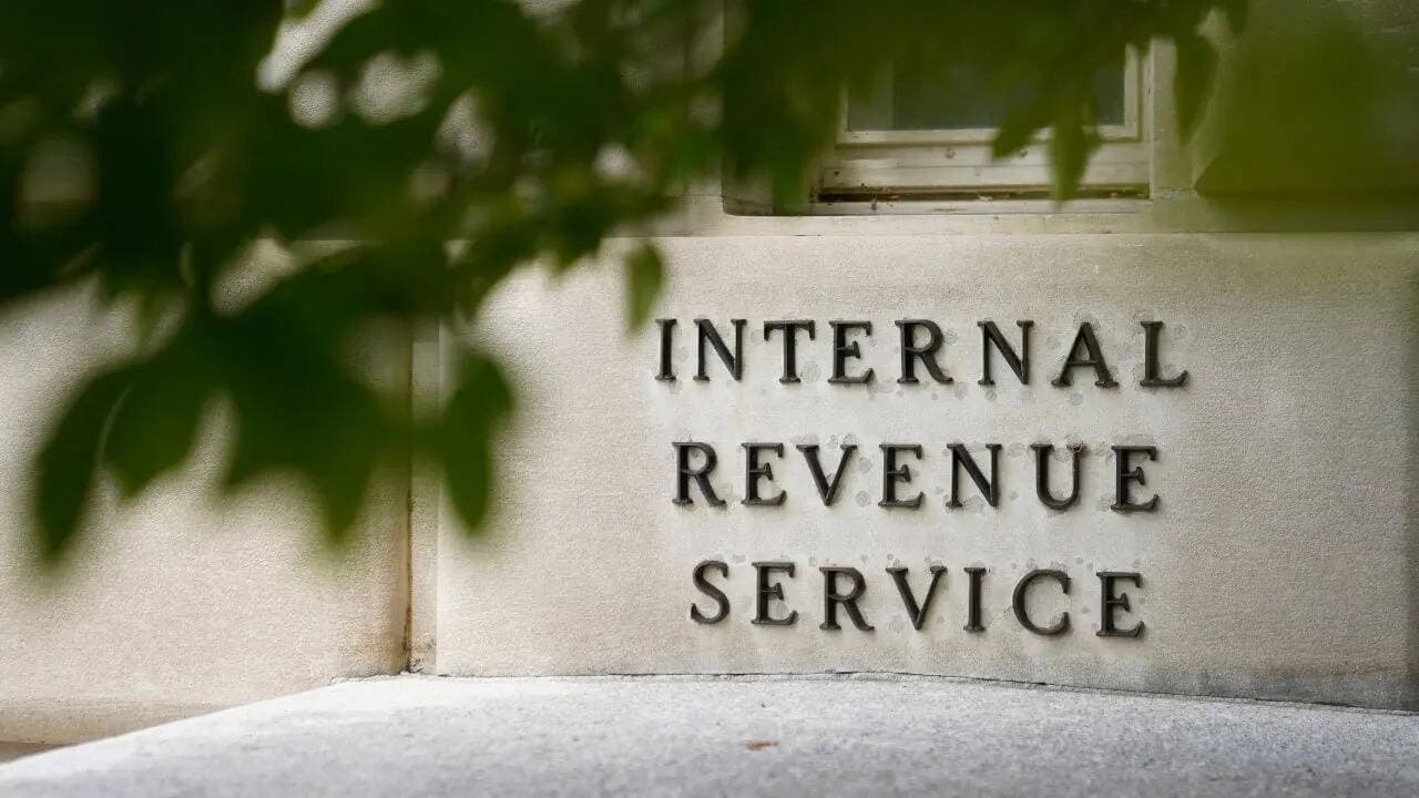 IRS says Pizza Hut tips are taxable income, workers should keep records