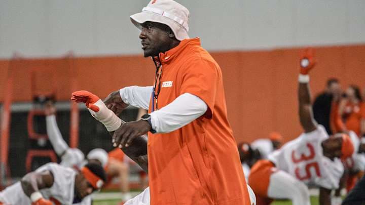 Clemson adds transfer DT Kourtney Kelly to rebuild defensive line