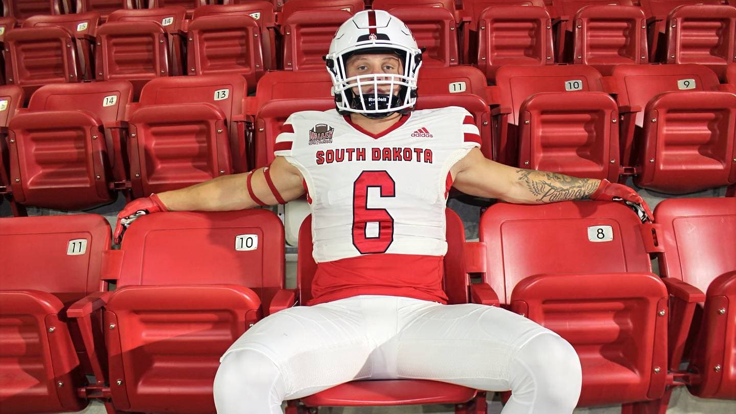 Ankeny linebacker Dawson Whitinger commits to South Dakota Coyotes