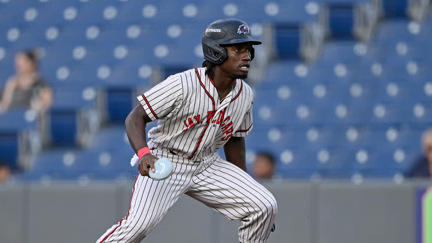 Brewers add speedster Dasan Brown on minor-league contract