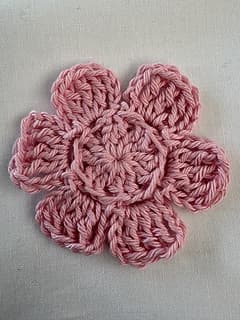 Ali Crafts Releases Free March Flower 2026 Motif for Appliqués on Ravelry