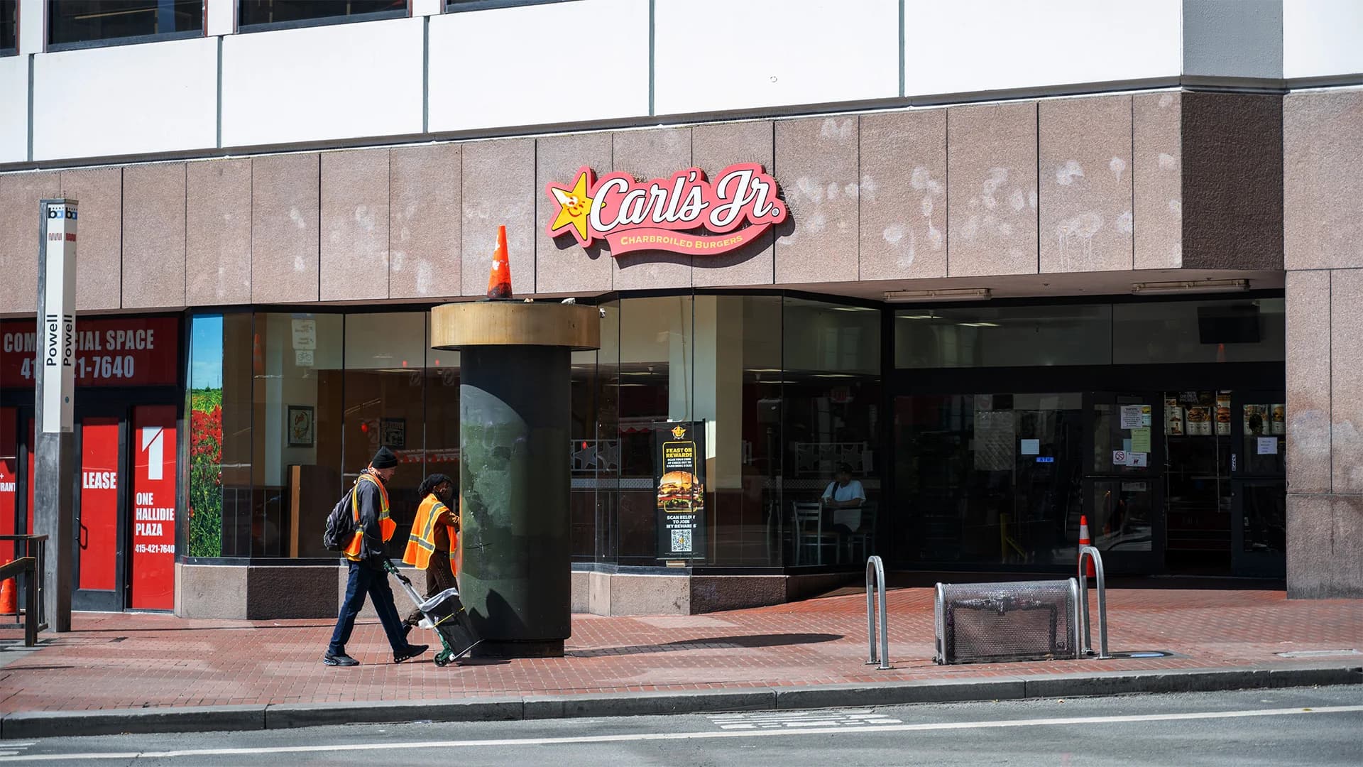 Carl’s Jr. closes 50 California locations as wage costs rise