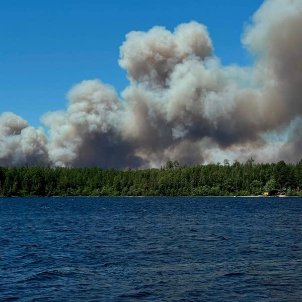 Northern Minnesota wildfires spread, evacuations continue in St. Louis County