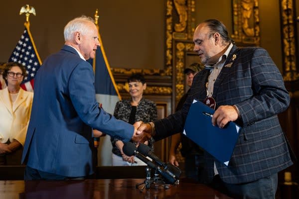 Walz signs bill to return 3,400 acres to Fond du Lac Band