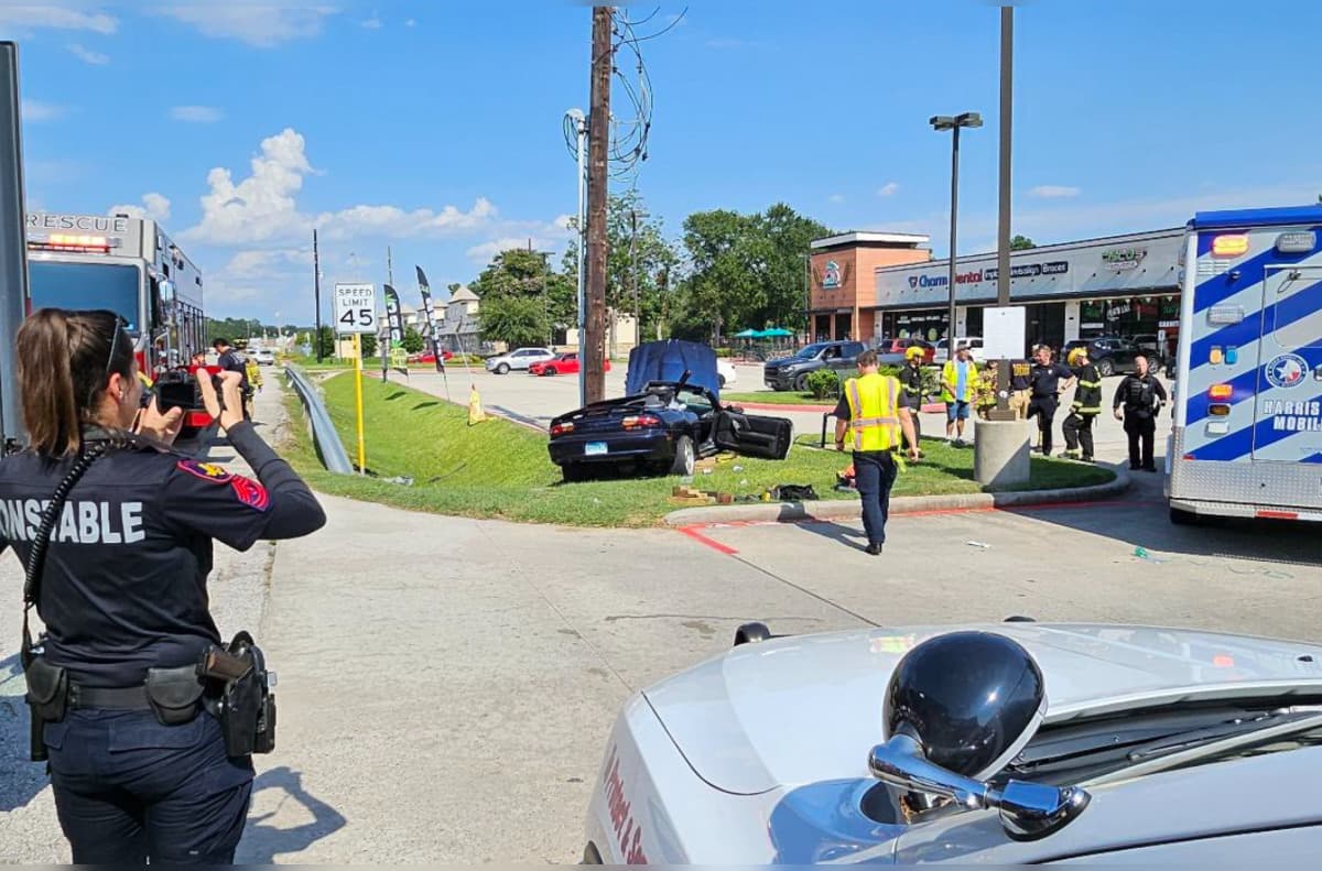 Major crash shuts eastbound Spring Cypress Road lanes at Louetta Glen Drive