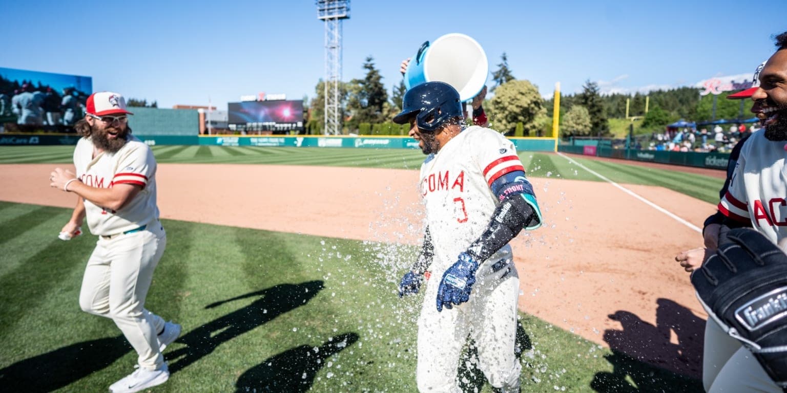 Robles delivers walk-off hit as Rainiers beat Space Cowboys 7-6