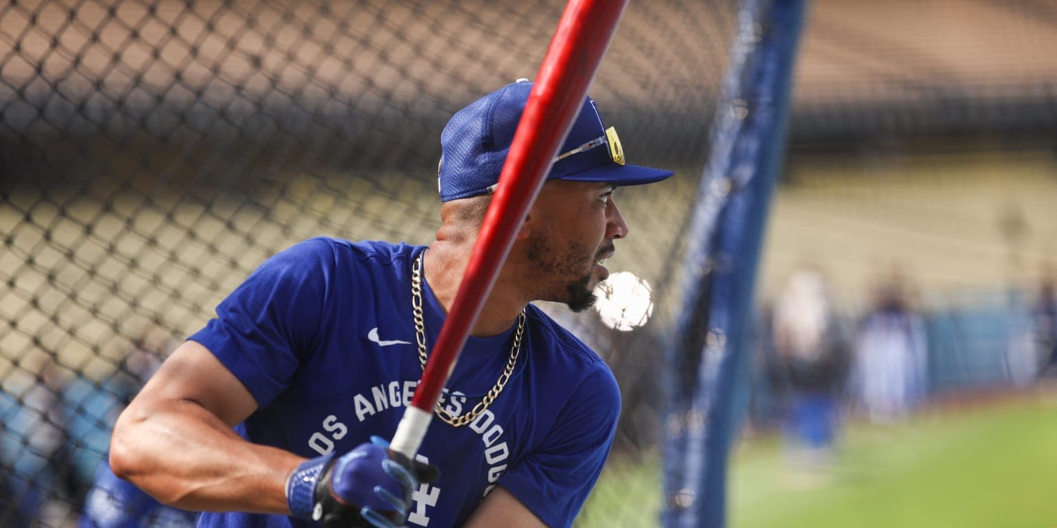 Mookie Betts Lands on IL With Oblique Strain, Out Four to Six Weeks