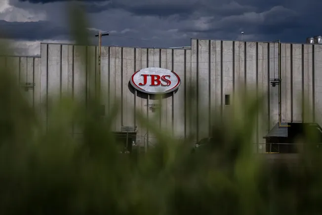 JBS Swift Beef Workers End Strike, Return to Table for Contract Talks