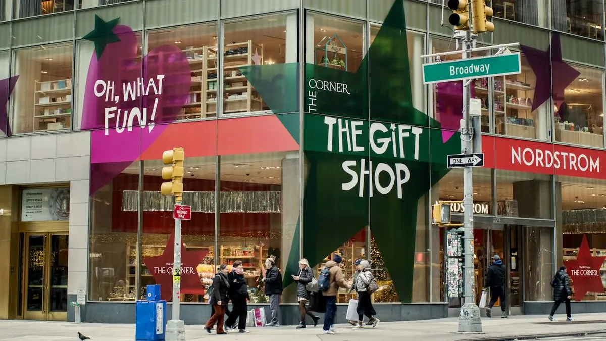 27 Holiday Marketing Steps with Timelines, Segmentation, Email, Ads, Examples