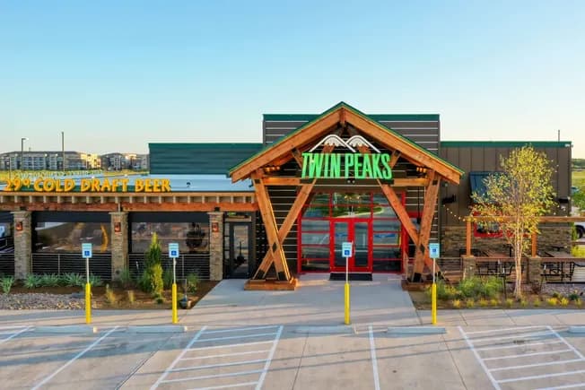 Twin Peaks franchisees take over management, no staffing cuts planned