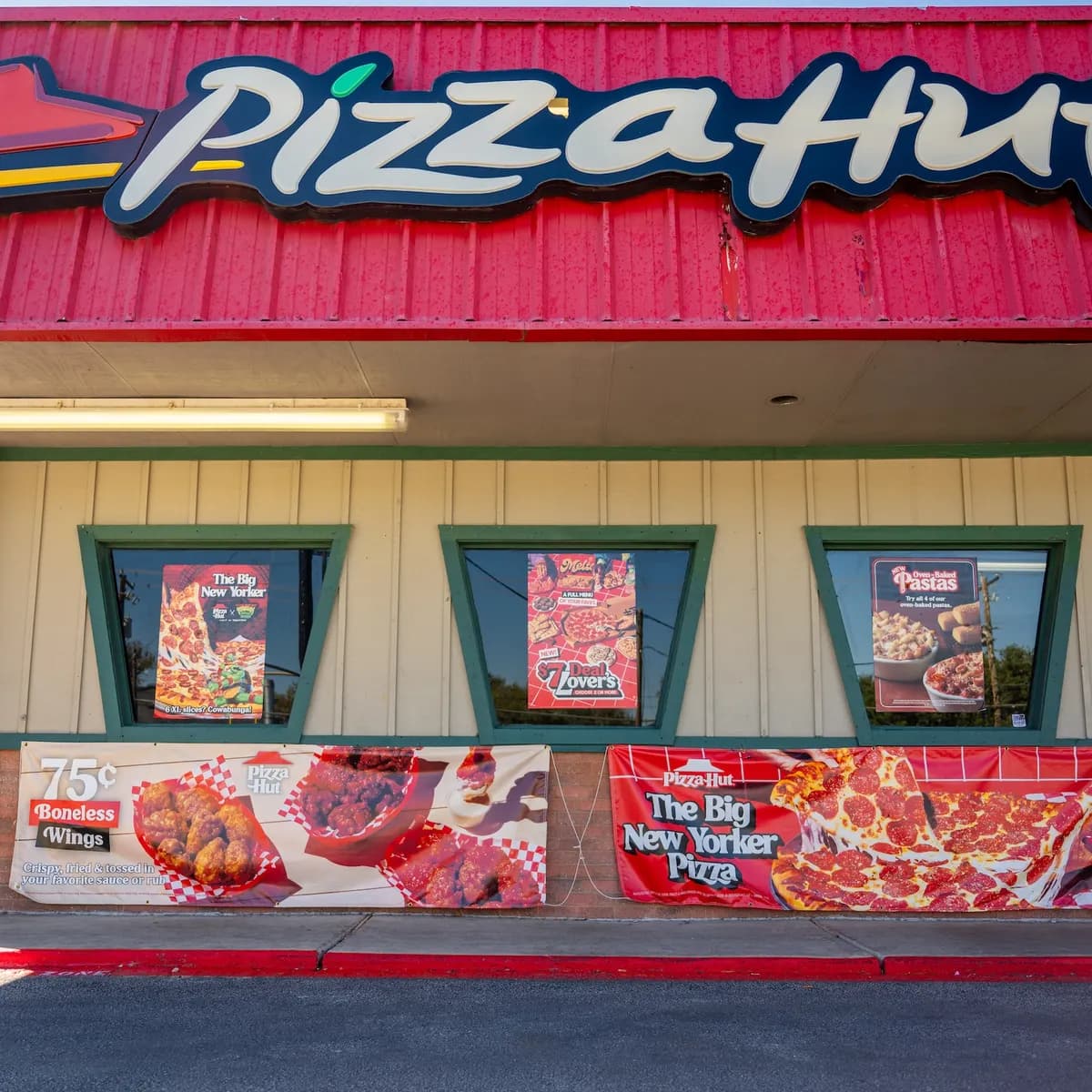 Pizza Hut Employee Benefits Guide: Pay, Tips, and Eligibility Explained