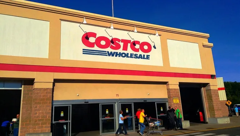 Moody’s warns of tough 2026 retail outlook, Big Lots workers face pressure