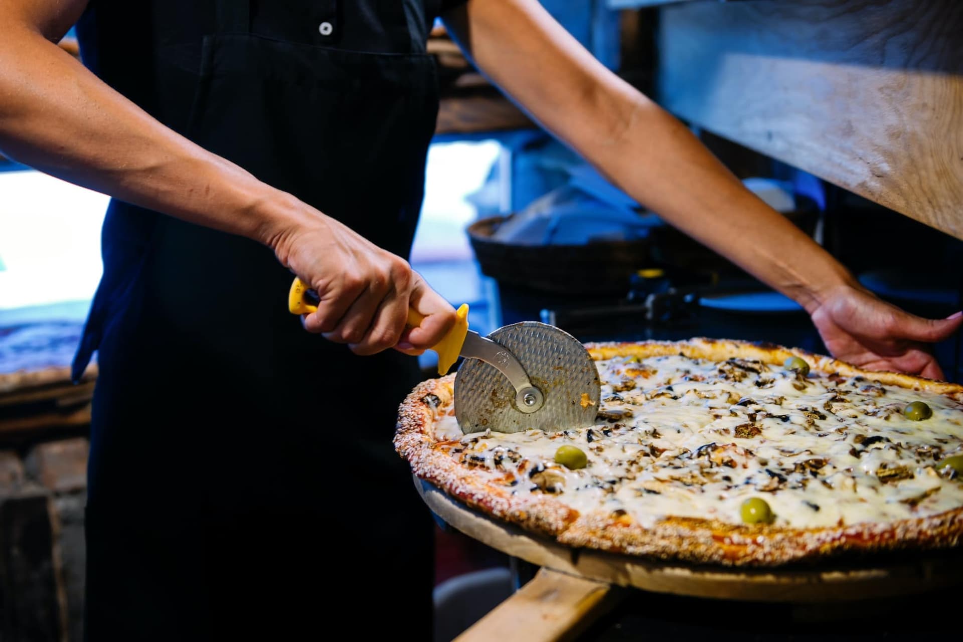 Pizza Hut franchisees urged to use retirement benefits to cut turnover