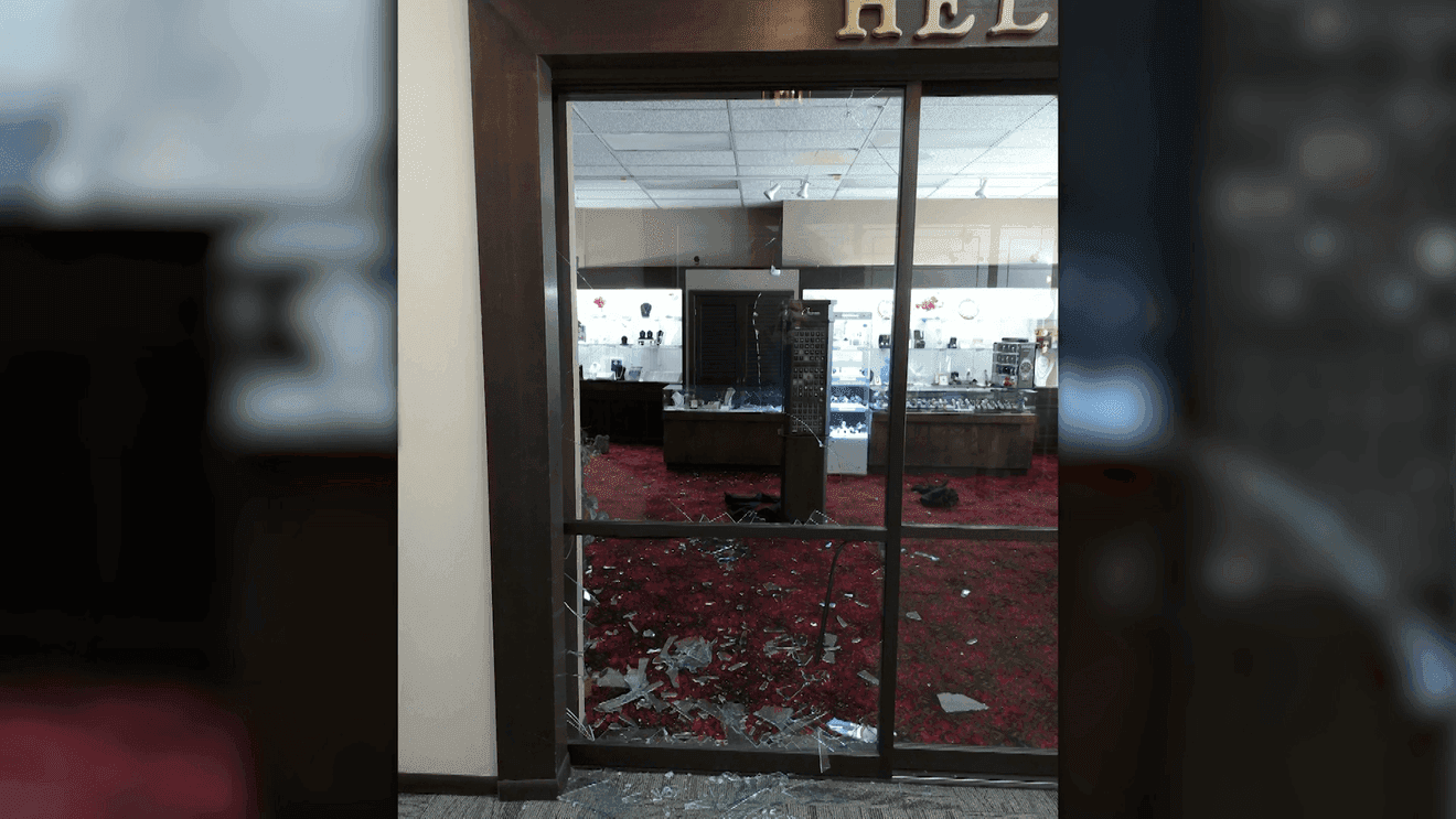 Police Seek Suspects in Brazen Hellberg’s Jewelers Gold Theft, Burglary