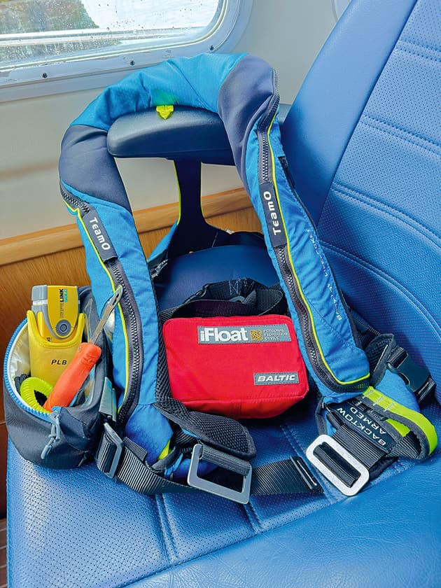 Shorthanded sailing safety, planning, and simple crew roles explained