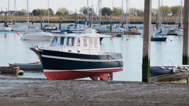 When and how to dry out your boat safely in tidal waters