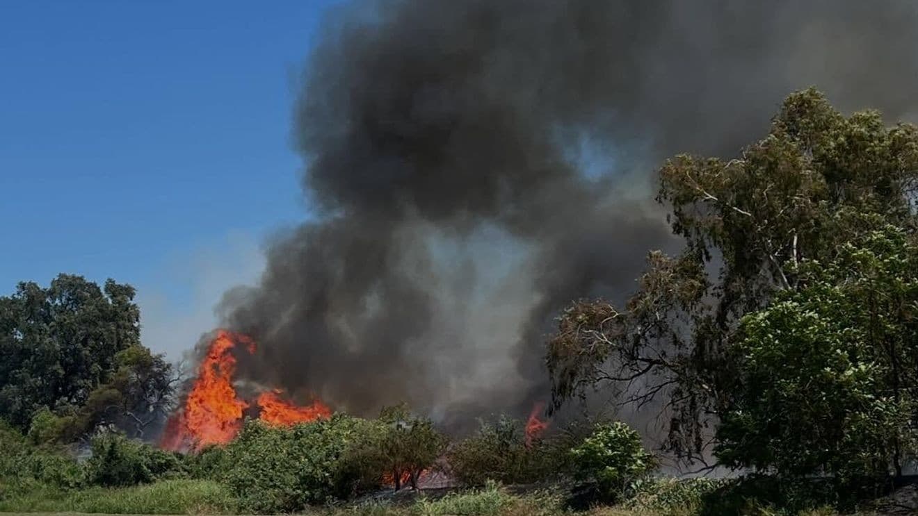 Fire crews contain 15-acre riverbed blaze near Laton in four hours
