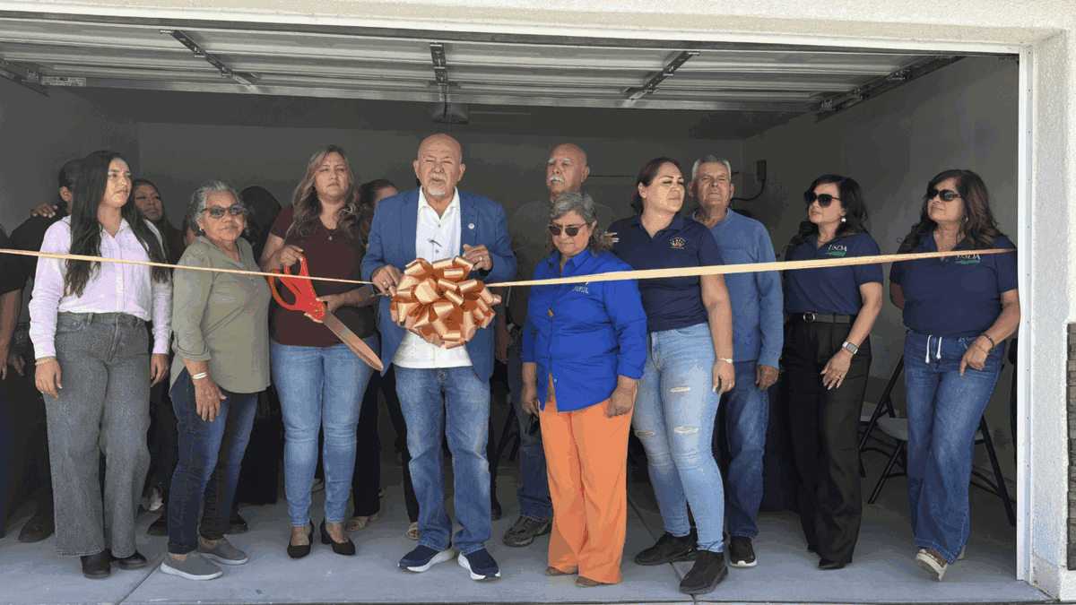 Comité de Bienestar hands over eight self-help homes in San Luis