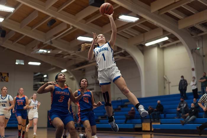 La Grande Tigers Defeat Madras 62-56, Advance to 4A State Championship