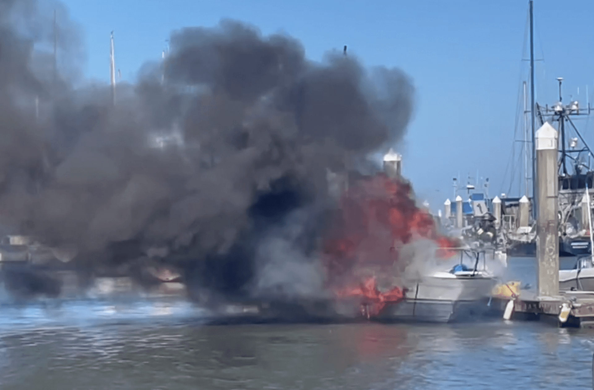 Boat fire sends thick smoke over downtown Eureka, no injuries