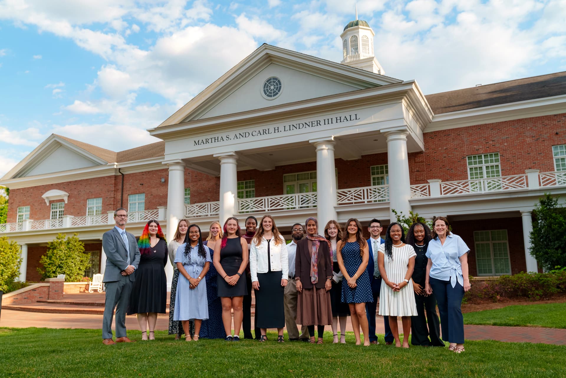 Elon awards 15 juniors $20,000 Lumen Prize scholarships for research