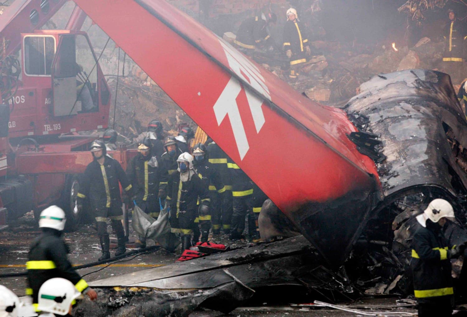 Small plane crashes into building in Belo Horizonte, injuring four