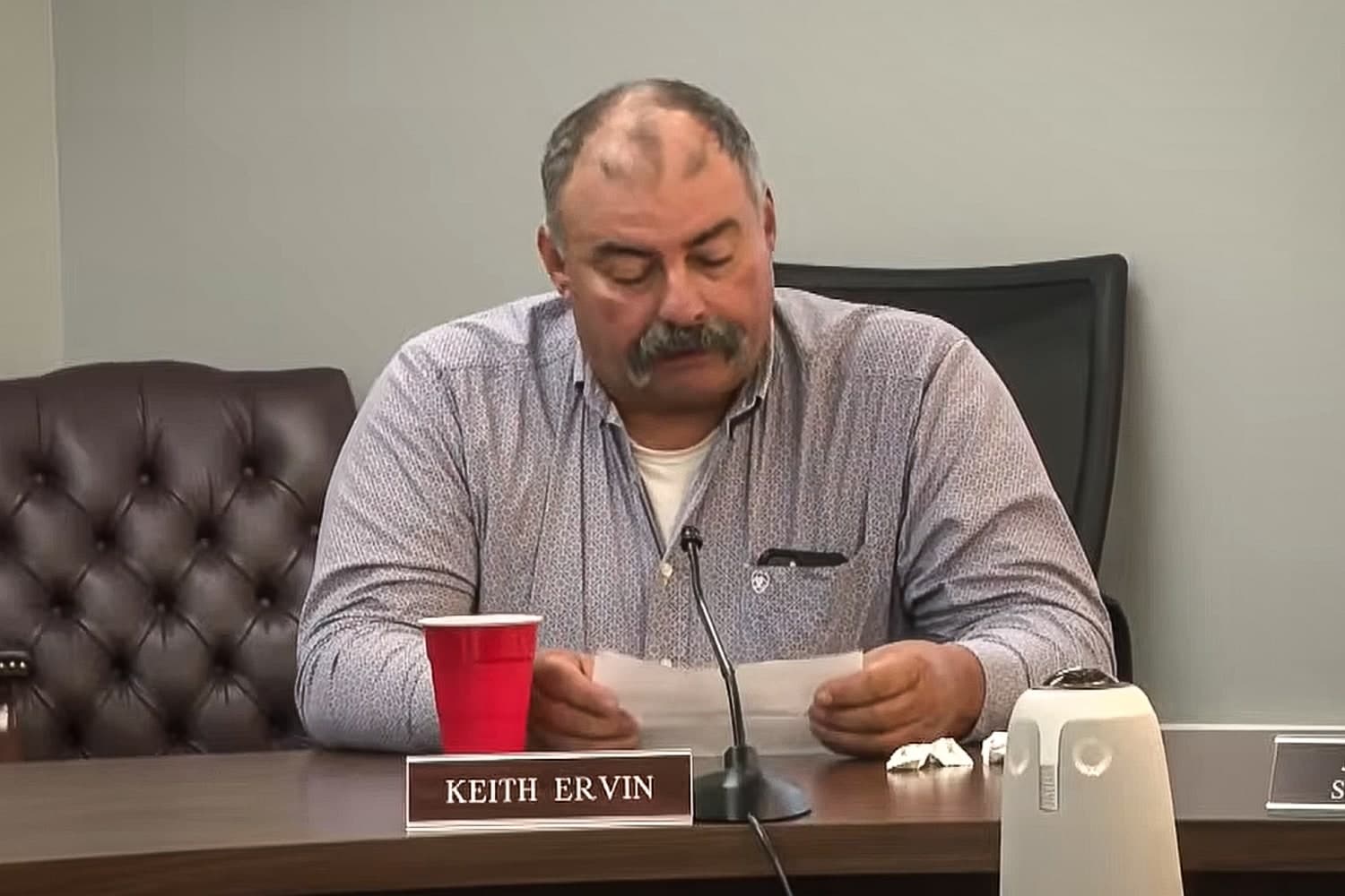 Tennessee school board member charged after hugging teen, calling her hot