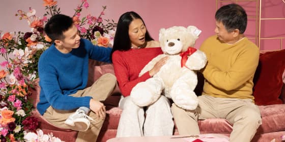 Best anniversary gifts for parents, from keepsakes to cozy treats
