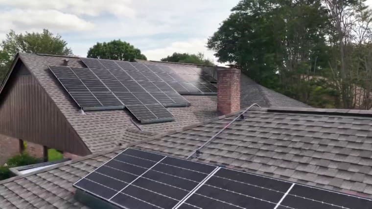 Texas family earns grid rewards by joining virtual power plant network