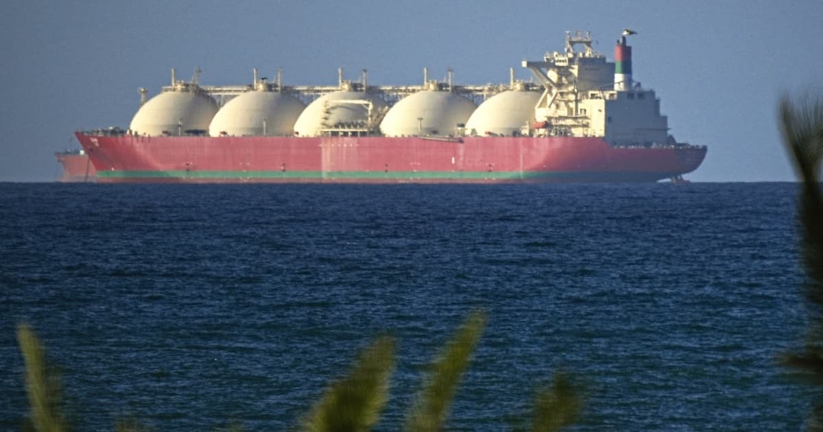 Iran's Hormuz Grip Forces Nations Into Deals Defying U.S. Pressure