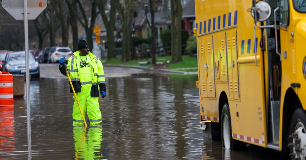 Spring heat fuels tornadoes, flooding threats across much of U.S.