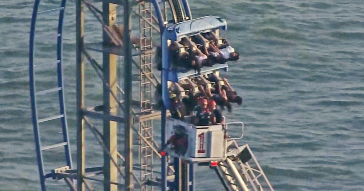 Eight Texas students rescued after roller coaster stalls nearly 100 feet up
