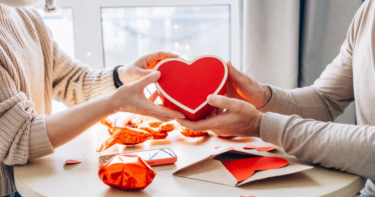 Thoughtful Valentine’s Gifts for Hobbies, Cozy Comfort, and Home Cooks