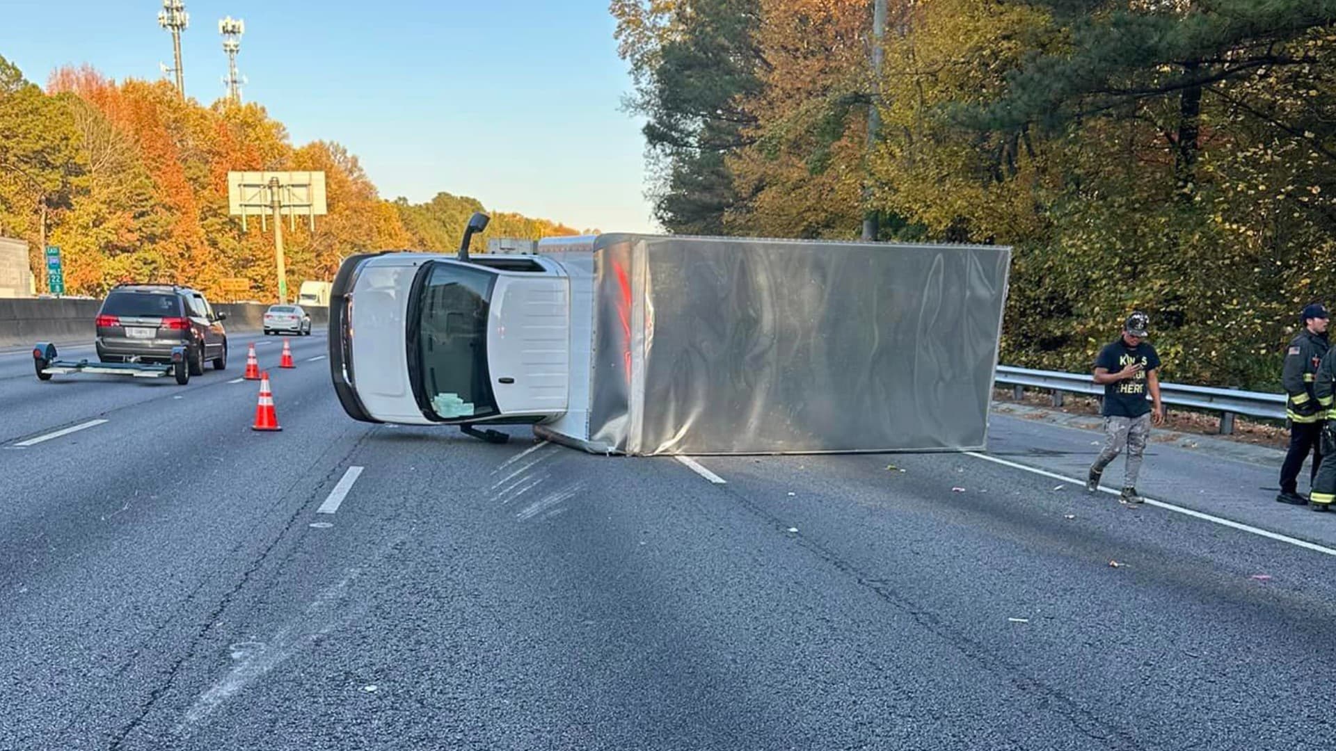 Oregon man hurt after box truck overturns, shuts down I-90 near Rose Lake