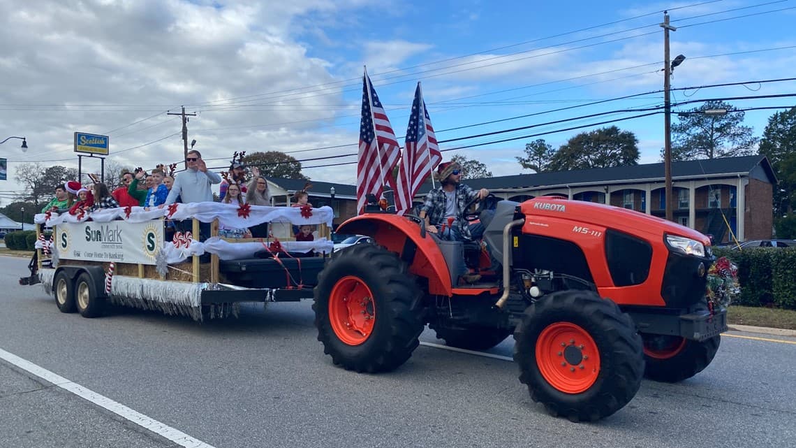 Perry County Parade of Lights Brings Vehicles, Community Holiday Gathering