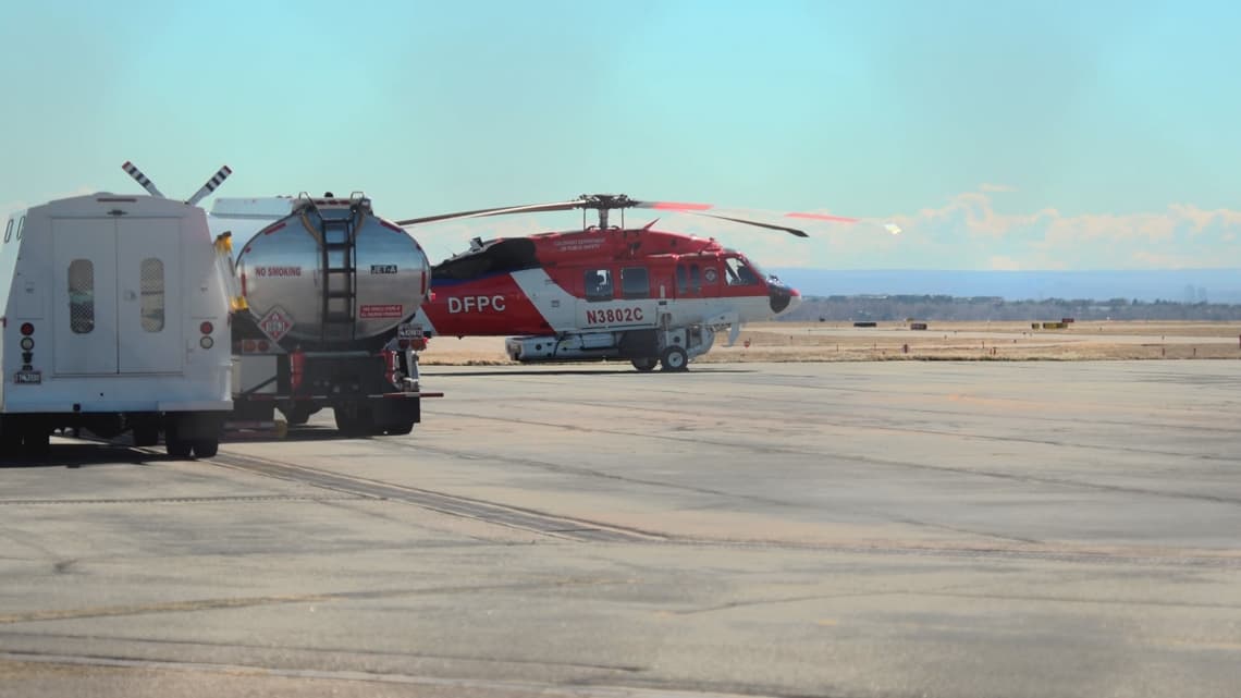 Wind grounds Colorado's new Firehawk as federal helicopter fights Douglas brush fire