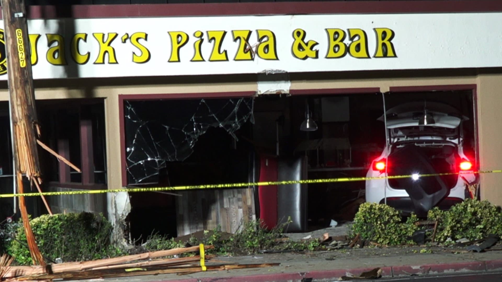 Pickup Truck Crashes Into Palo Mesa Pizza in Arroyo Grande, Forces Closure