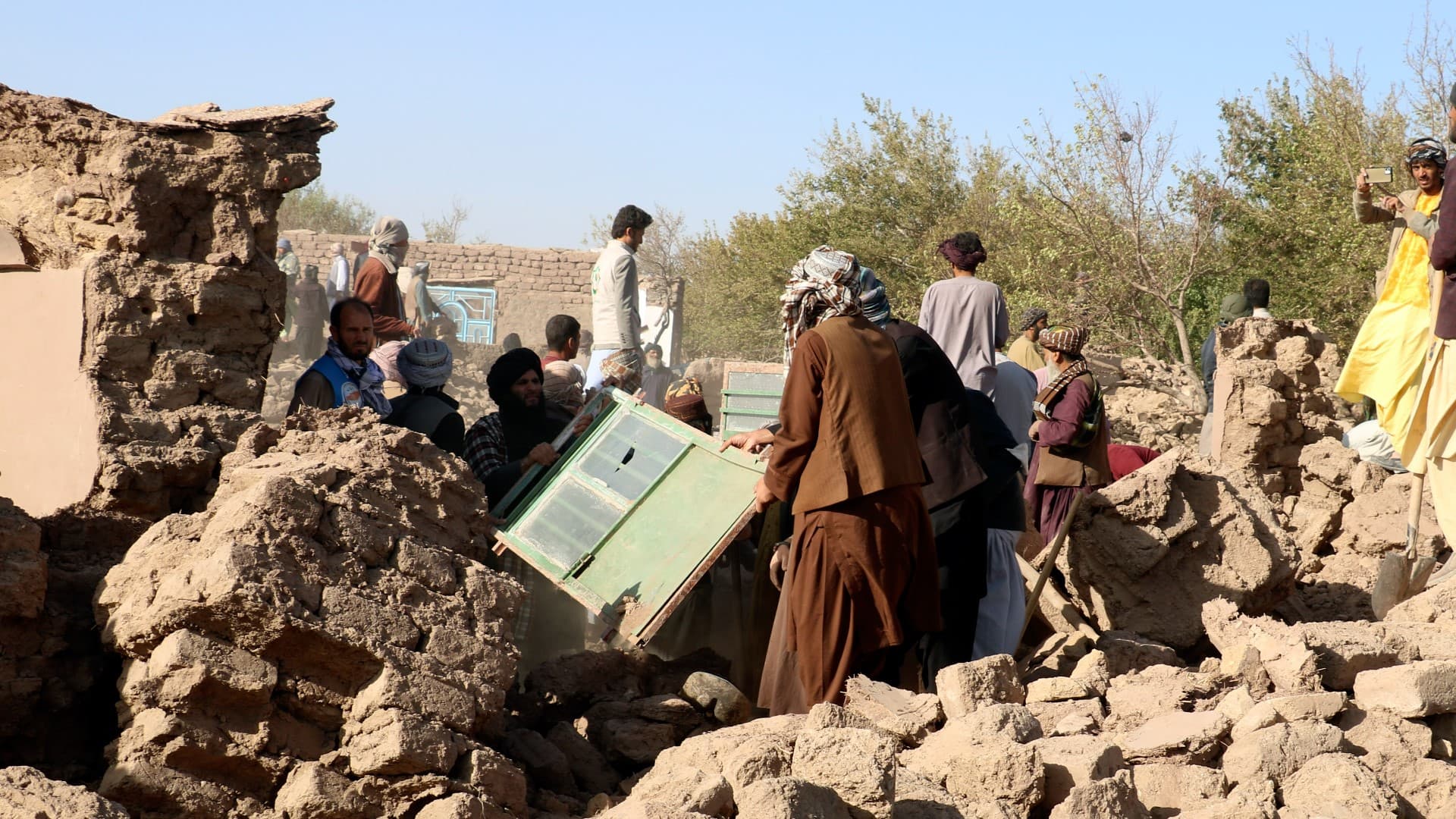 UN Warns of 'Race Against Time' Clearing Eastern Afghanistan Rubble