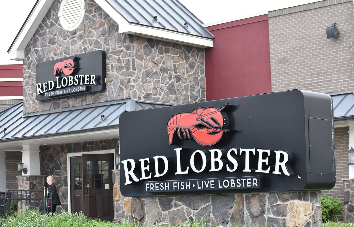 Vineland Red Lobster Employee Fired After Viral Confrontation With Customers