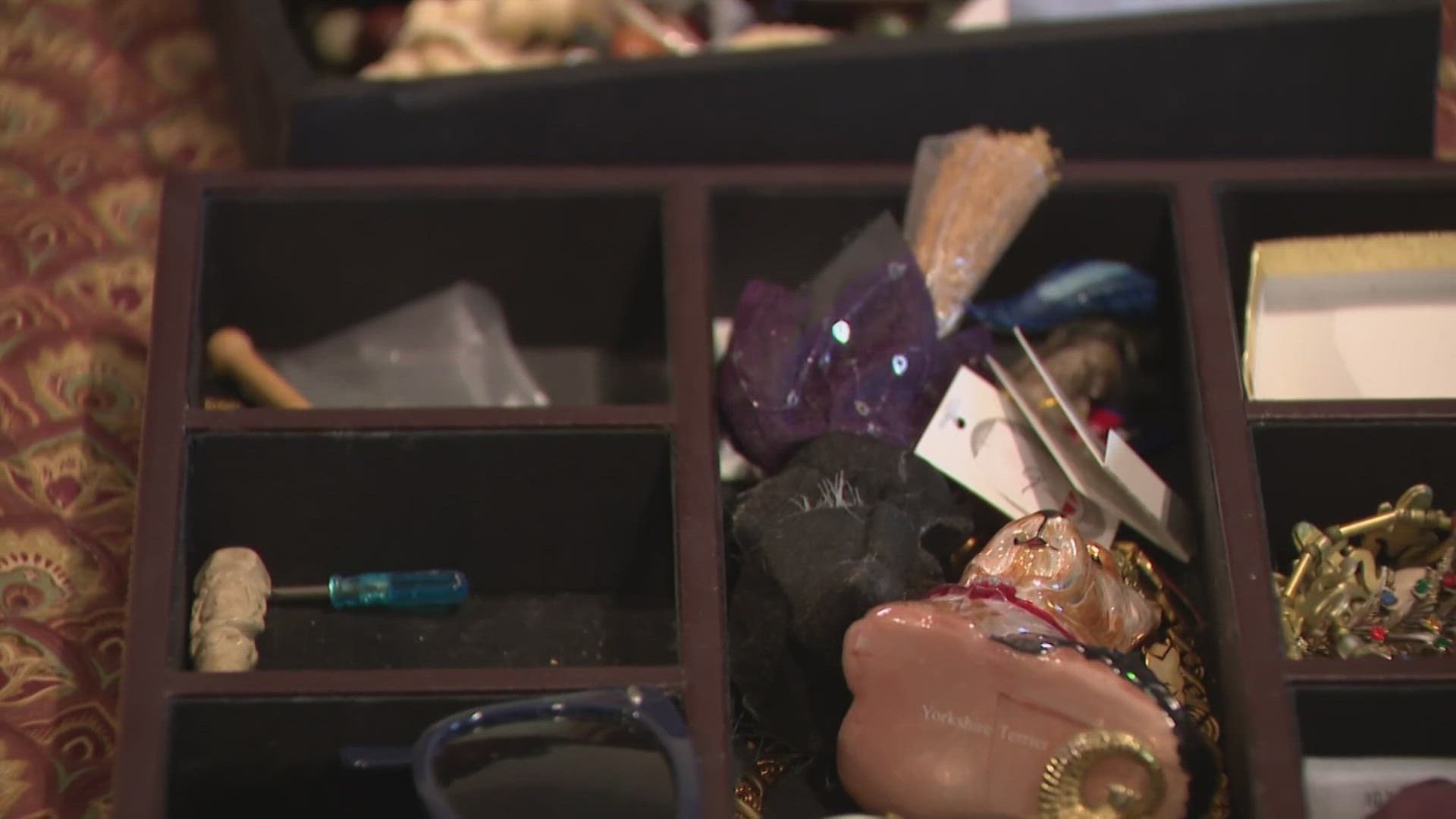 Bellaire Retiree's Heirloom Jewelry Stolen by Man Posing as Utility Worker